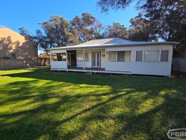 Charming 2 Bedroom Cottage in Prime Mandurah Location