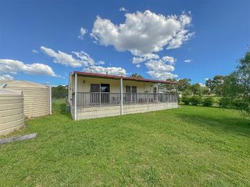 Charming 2 Bedroom Country Home in Peaceful Glen Aplin
