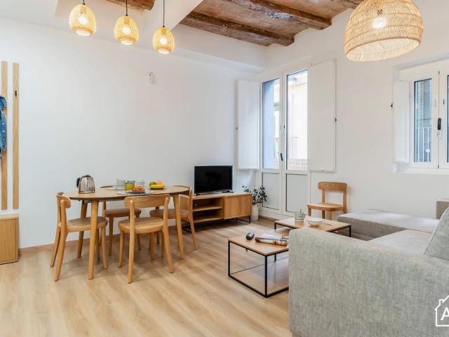 Charming 2 Bedroom Apartment next to Las Ramblas