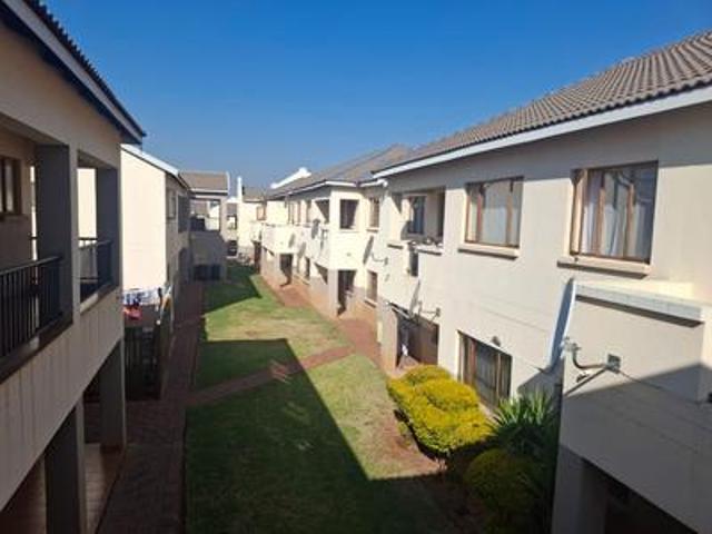 charming 2 bedroom apartment on the.