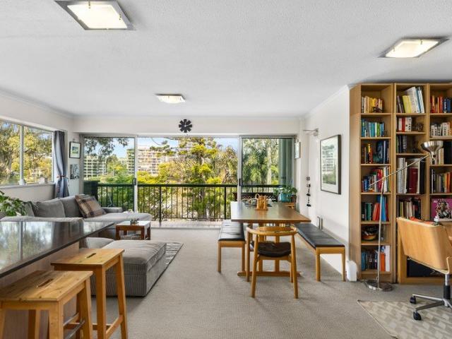 Charming 2 Bedroom Apartment at 3/149 Ryan Street, West End A Haven of Peace and Serenity