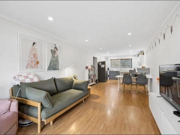 CHARMING 2 BEDROOM APARTMENT AVAILABLE SOON!