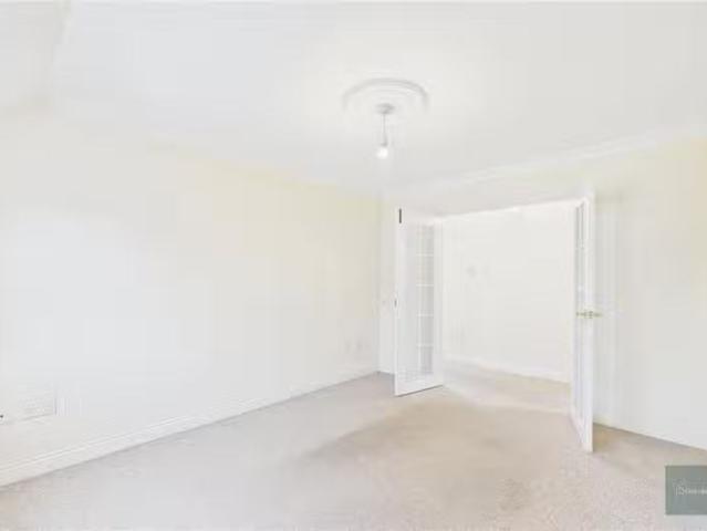 Nice 2 bedroom apartment for rent in Baileys Barn, Bradford on.