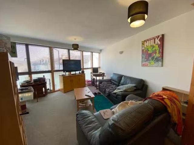 Cheap 2 bedroom apartment for rent in Claremont Road, Seaford.