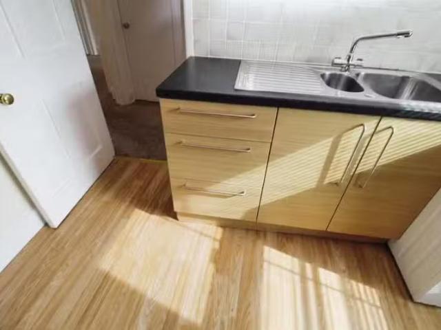 Deal! 2 bedroom apartment for rent in East Street, Wimborne, B.