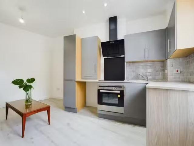 Rental! 2 bedroom apartment for rent in Sandgate Road, Folkest.