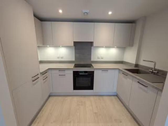 For Rent! 2 bedroom apartment for rent in South Road, Hythe, K.