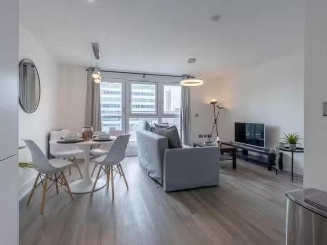 Cheap 2 bedroom apartment for rent in Temple House, Temple Str.