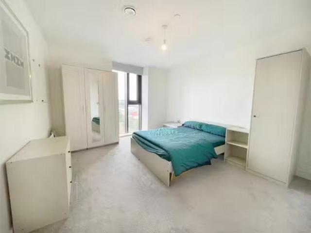 For Rent! 2 bedroom apartment for rent in The Bank, 58 Sheepco.