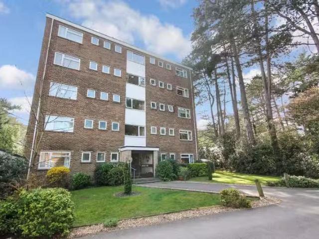 Just in! 2 bedroom apartment for rent in Western Road, BH13