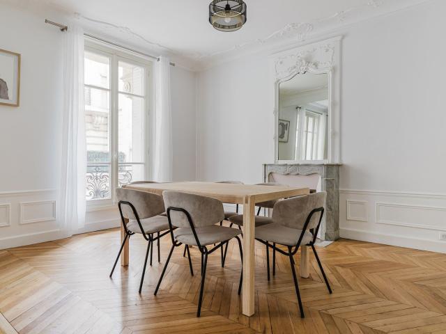 Charming 2 Bedroom Apartment in Épinettes, Paris!