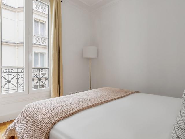 Charming 2 Bedroom Apartment in Paris, Paris Amsterdam Apartments for Rent