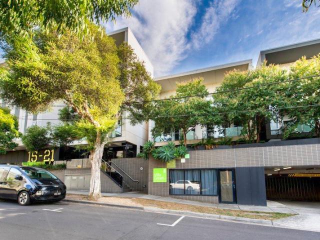 Charming 2 Bedroom Apartment in Prime Box Hill Location
