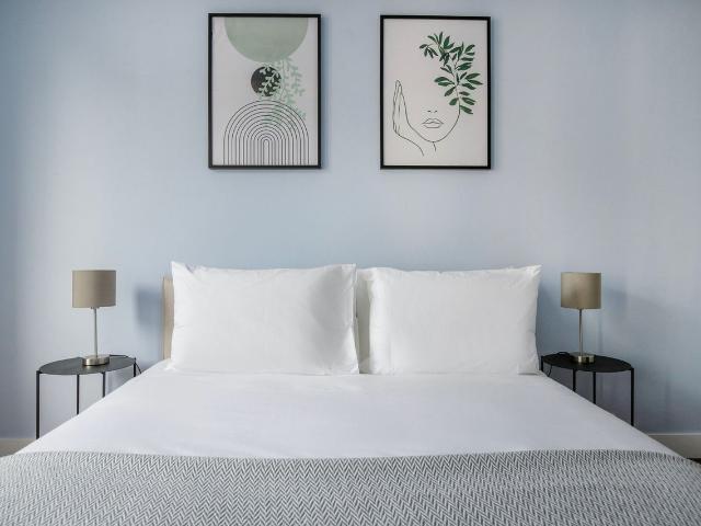 Charming 2 Bedroom Apartment in Prime Paris Location, Paris Amsterdam Apartments for Rent