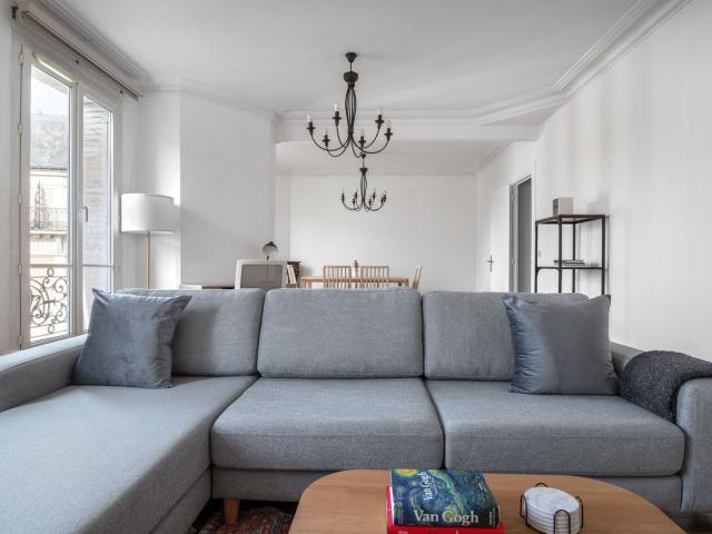 Charming 2 Bedroom Apartment in Prime Paris Location