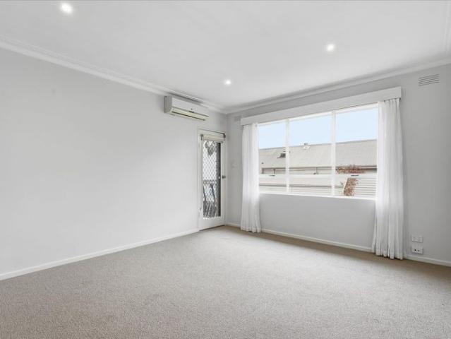 Charming 2 Bedroom Apartment in the Heart of Williamstown
