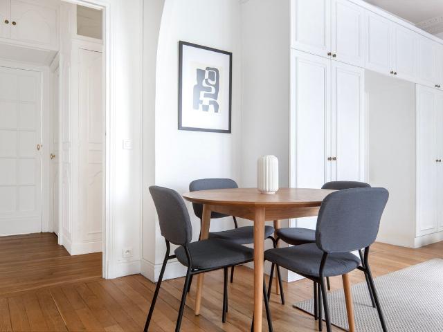 Charming 2 Bedroom Apartment in the Heart of Paris, Paris Amsterdam Apartments for Rent