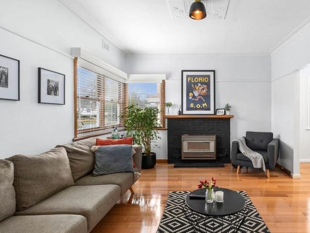 CHARMING 2 BEDROOM BRICK HOME IN CENTRAL LOCATION