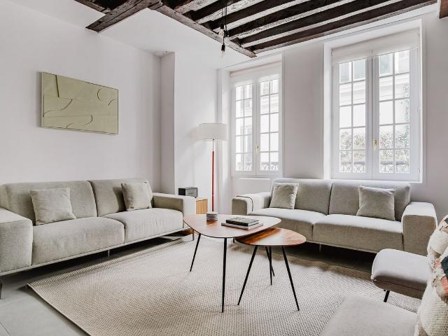 Charming 2 Bedroom Getaway in the Heart of Paris, Paris Amsterdam Apartments for Rent
