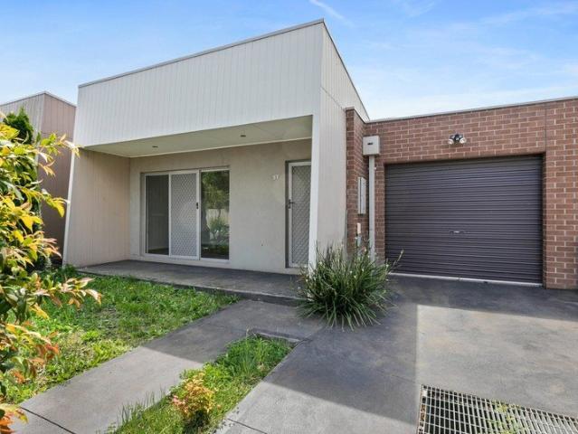 Charming 2 Bedroom Gem at 97 Welwyn Parade, Deer Park