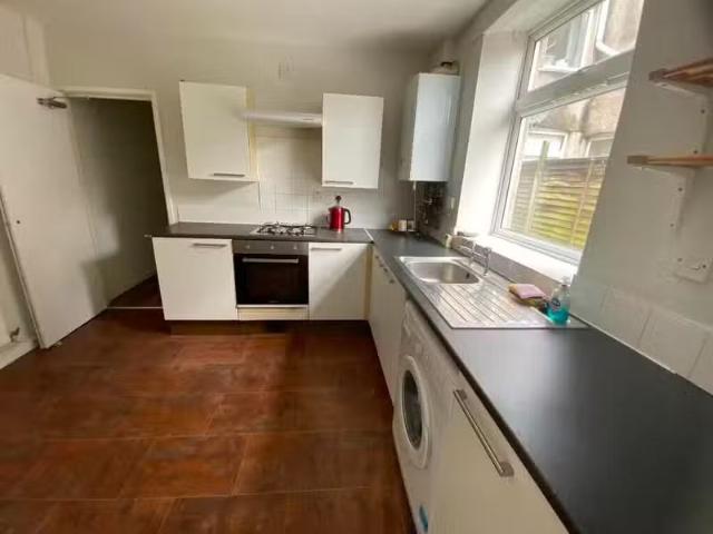 New 2 bedroom ground floor flat for rent in Penarth Road, Card.