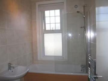 Deal! 2 bedroom detached house for rent in Curzon Road, Spring.