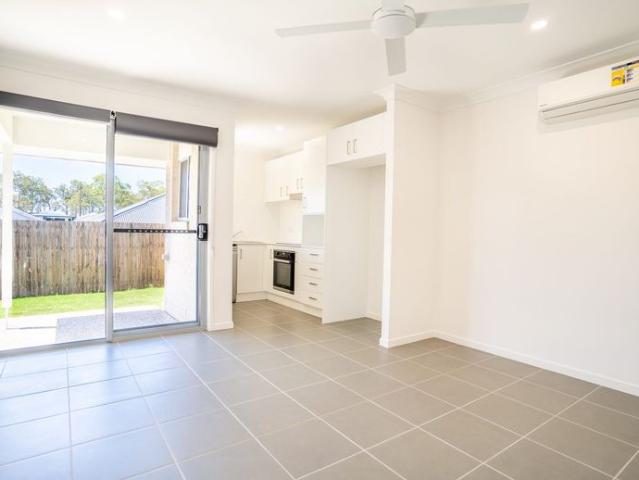 Charming 2 Bedroom Duplex in Logan Reserve