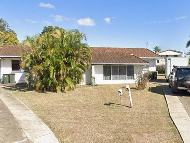 Charming 2 Bedroom Duplex with Sunroom