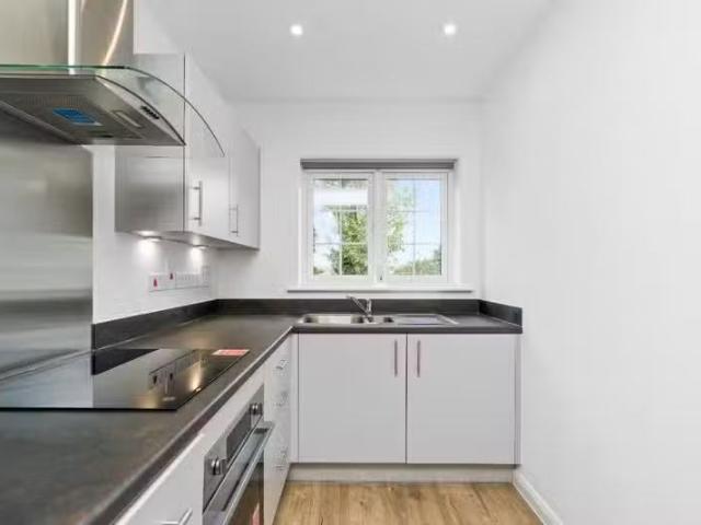 Just in! 2 bedroom end of terrace house for rent in Bridle Cre.