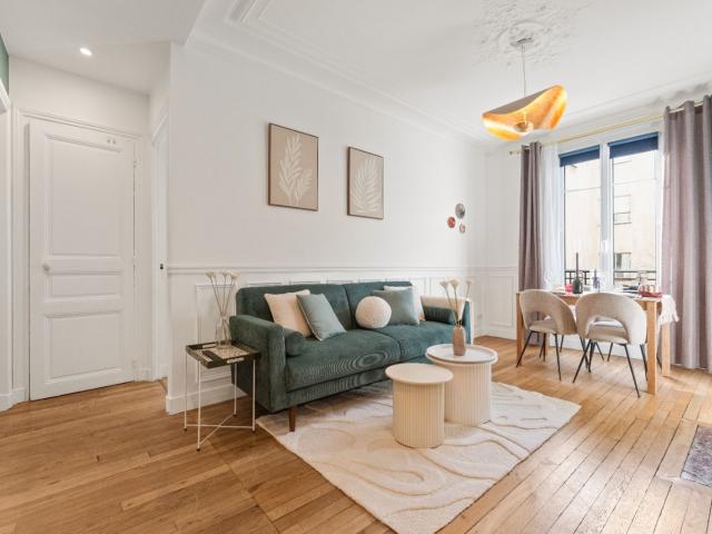 2 bedroom flat 5 pers. near Paris & Metro mobile AC