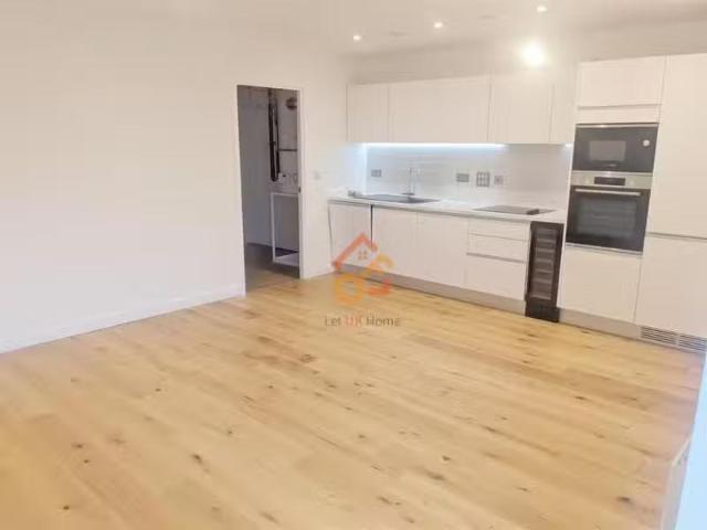 New 2 bedroom flat for rent in The Axium, 40 Windmill Street.