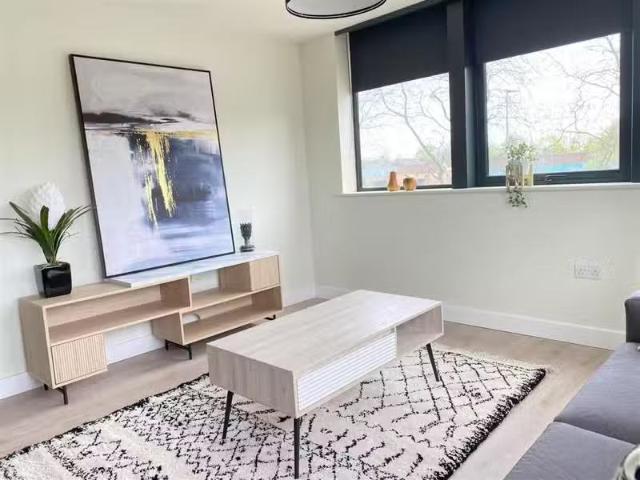 Unique 2 bedroom flat for rent in Birmingham Road, West bromwi.