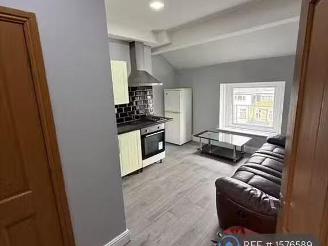 Just in! 2 bedroom flat for rent in Claremont, Bradford, BD7