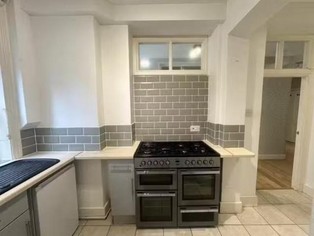 Nice 2 bedroom flat for rent in Earls Avenue, Folkestone, CT20