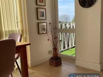 Deal! 2 bedroom flat for rent in Foxgrove Road, Beckenham, BR3