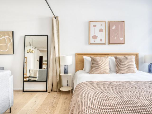Charming 2 Bedroom Furnished Apartment in Altstetten, Zurich Amsterdam Apartments for Rent