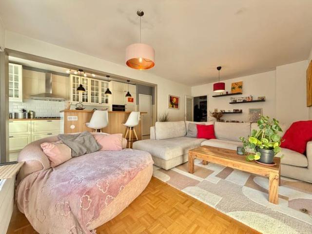 Charming 2 bedroom furnished apartment near Chazal