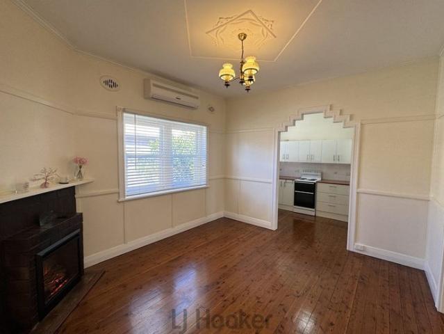 Charming 2 Bedroom House in Convenient Adamstown Location