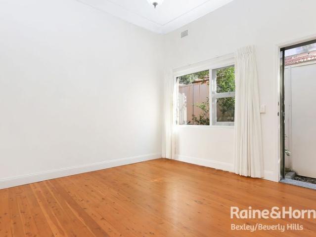 Charming 2 Bedroom House in Bexley