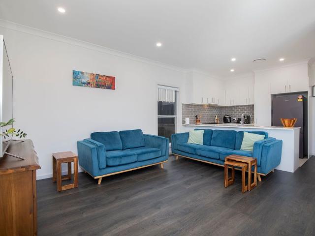 Charming 2 Bedroom House Perfect for those Seeking Comfort and Convenience