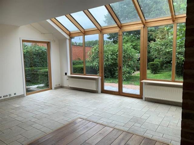 Charming 2 bedroom house with a garden and a carport