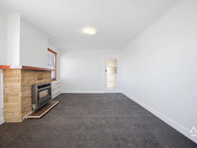 Charming 2 Bedroom House Your Perfect Home Awaits!