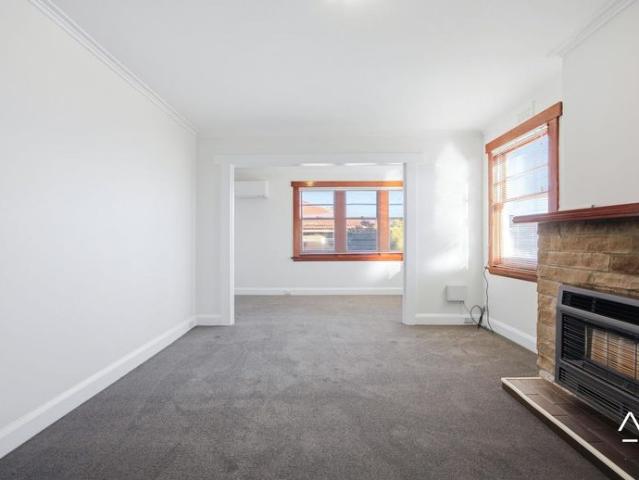 Charming 2 Bedroom House Your Perfect Home Awaits!
