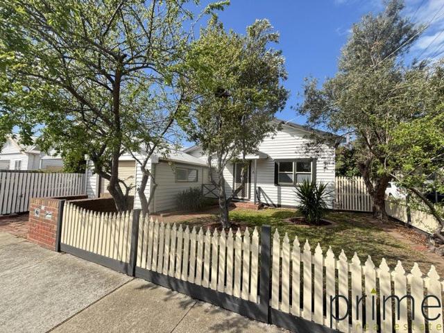 Charming 2 Bedroom Home!