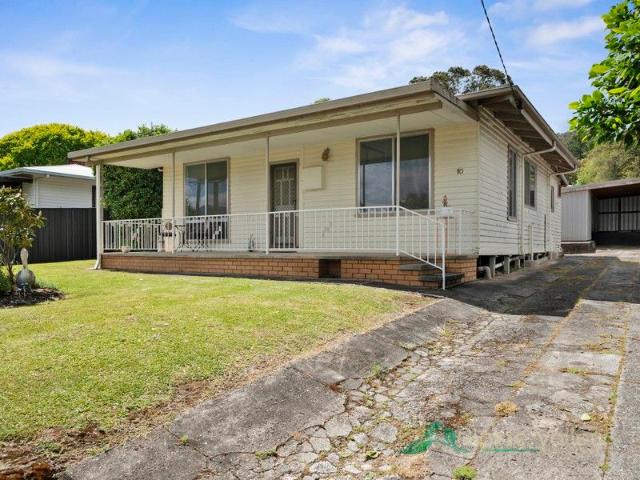 Charming 2 Bedroom Home with Modern Amenities!