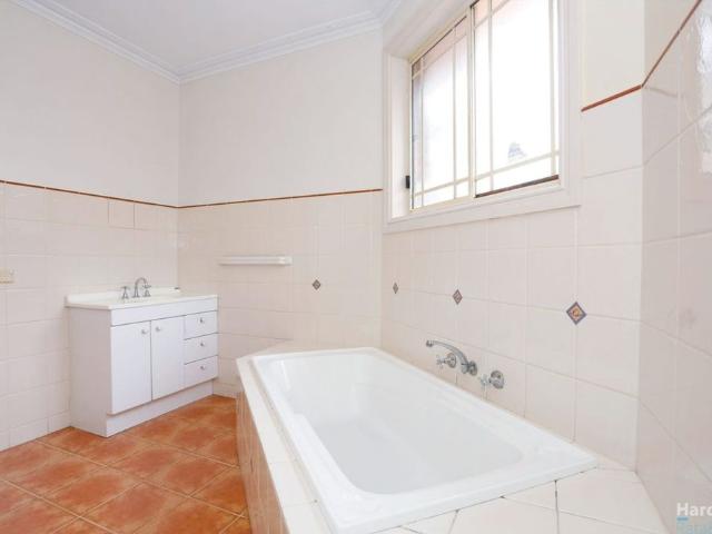 Charming 2 Bedroom Home with Modern Comforts in Thomastown