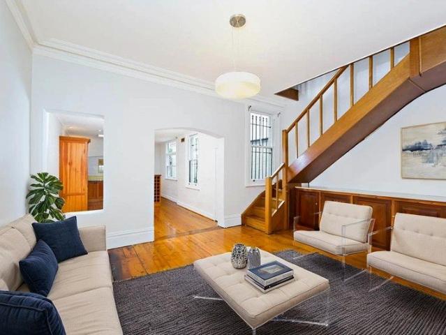 Charming 2 bedroom home with a premier North Annandale address