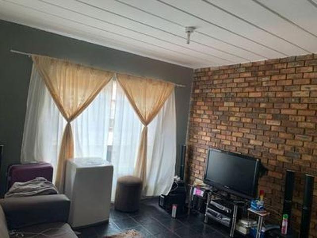 charming 2 bedroom home with comfort.