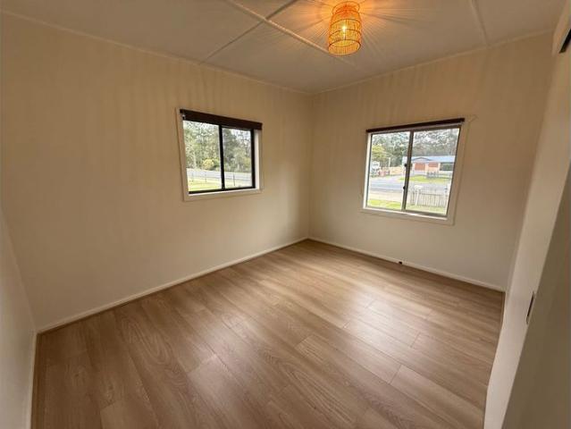 Charming 2 Bedroom Home with Lake Access