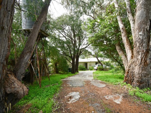 Charming 2 Bedroom Home with Stunning Estuary Views